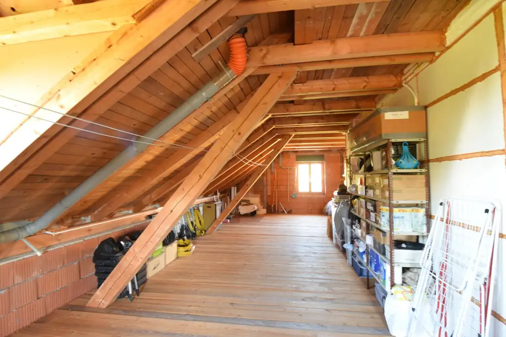 Haus auf großem Grundstück