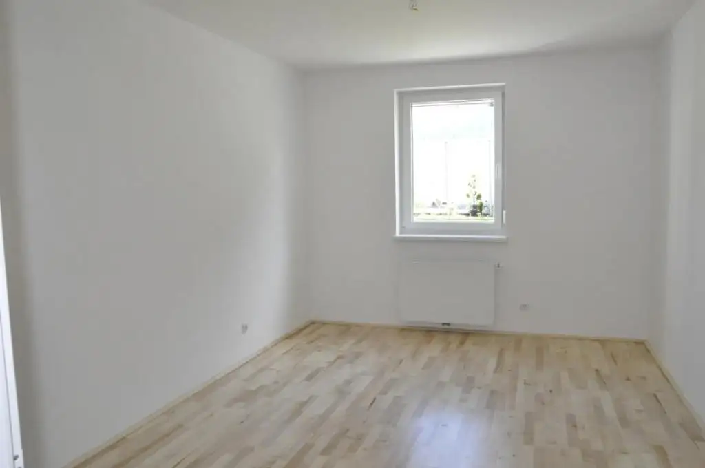 Moderne 4-Zimmer-Wohnung mit Eigengarten, in zentraler Lage und absoluter Seenähe!