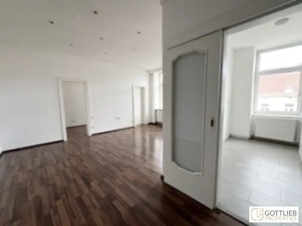 Nahe U3! Klassisches Mittelzinshaus mit ca. 85% Leerstand und Baubewilligung für DG-Ausbau mit Balkonen und Dachterrasse