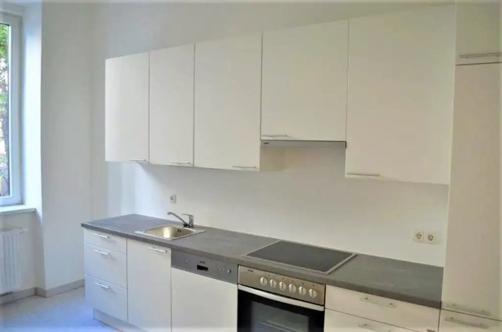 LAZARETTGASSE - NADLERGASSE, AKH-Nähe, sonnige 68 m2 Altbau, 2 Zimmer, Wohnküche, Wannenbad, Parketten, SAT/TV, 3. Liftstock