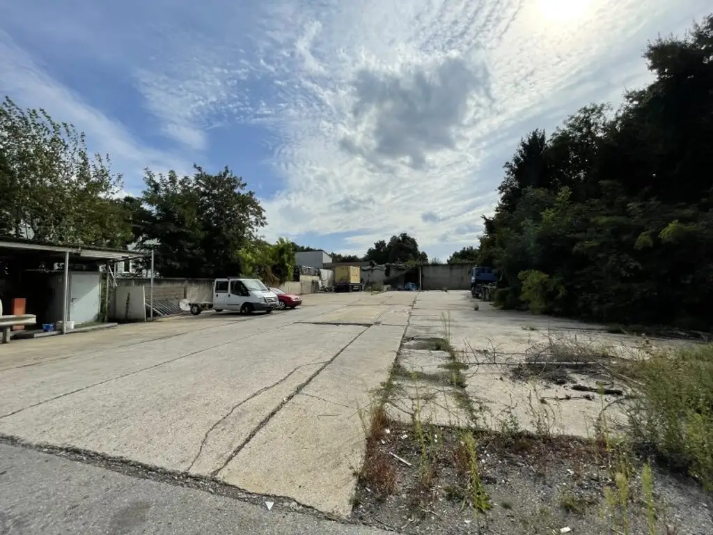 217 m² HALLE und 1.525 m² AUSSENFLÄCHEN FÜR LAGER/WERKSTATT -- NÄHE SIEGENDORF/EISENSTADT!