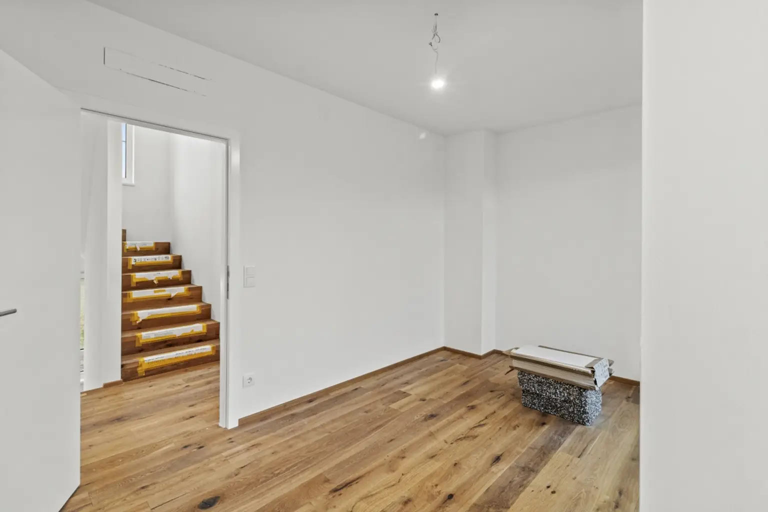 11 | ++ NEU ++ REIHENHAUS mit Balkon, Terrasse und Wohnkeller in NEUESSLING | Prima Service Immobilien