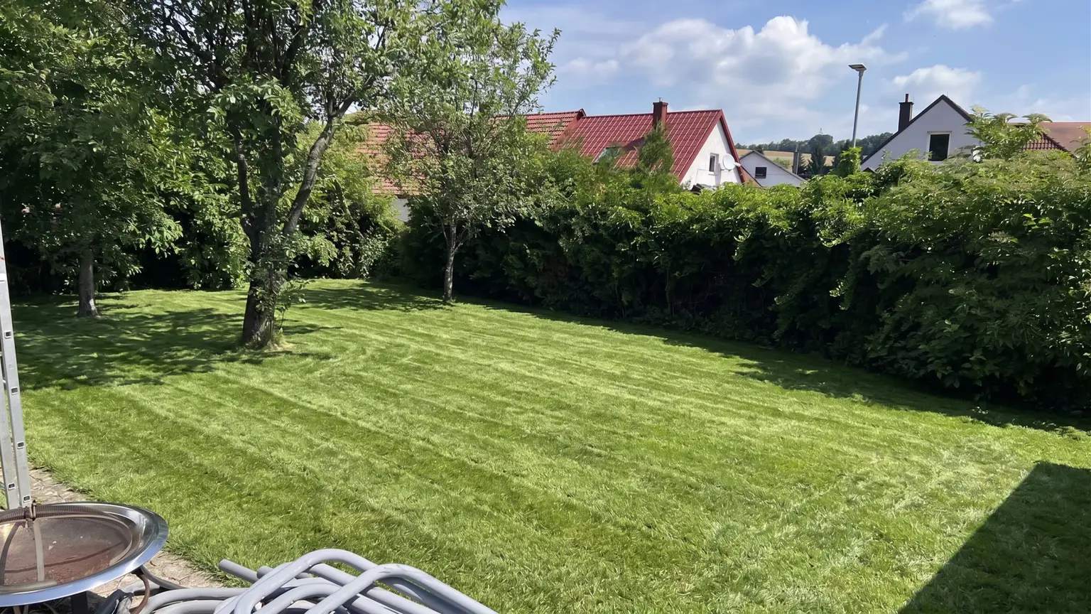 Garten (Rasen mit KI bearbeitet)