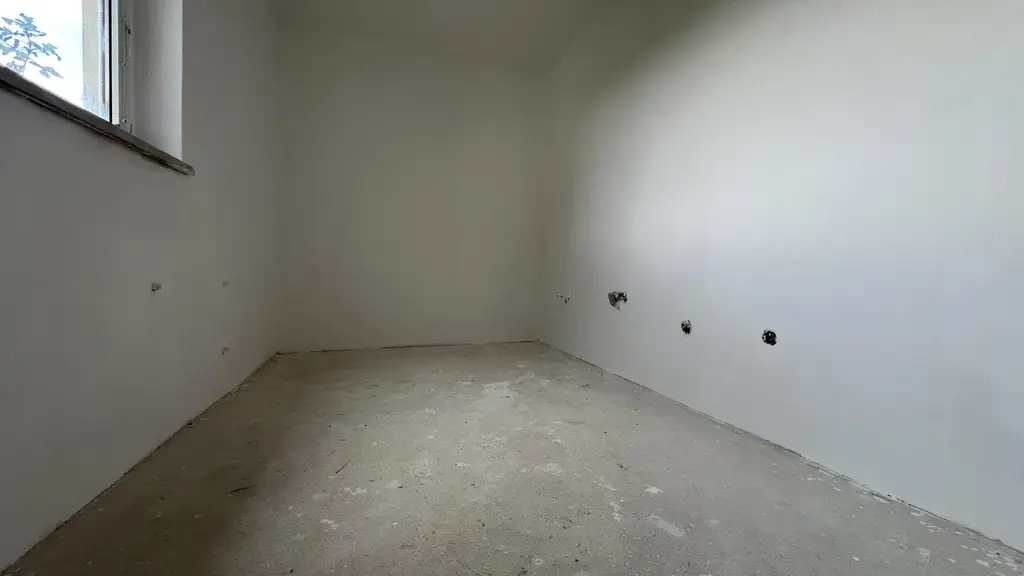 Einfamilienhaus mit großem Grundstück und Nebengebäuden