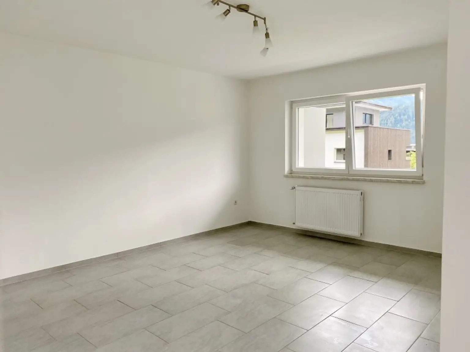 Dein Daheim - 2 Zimmer +extra geräumige KomplettKüche +AAP