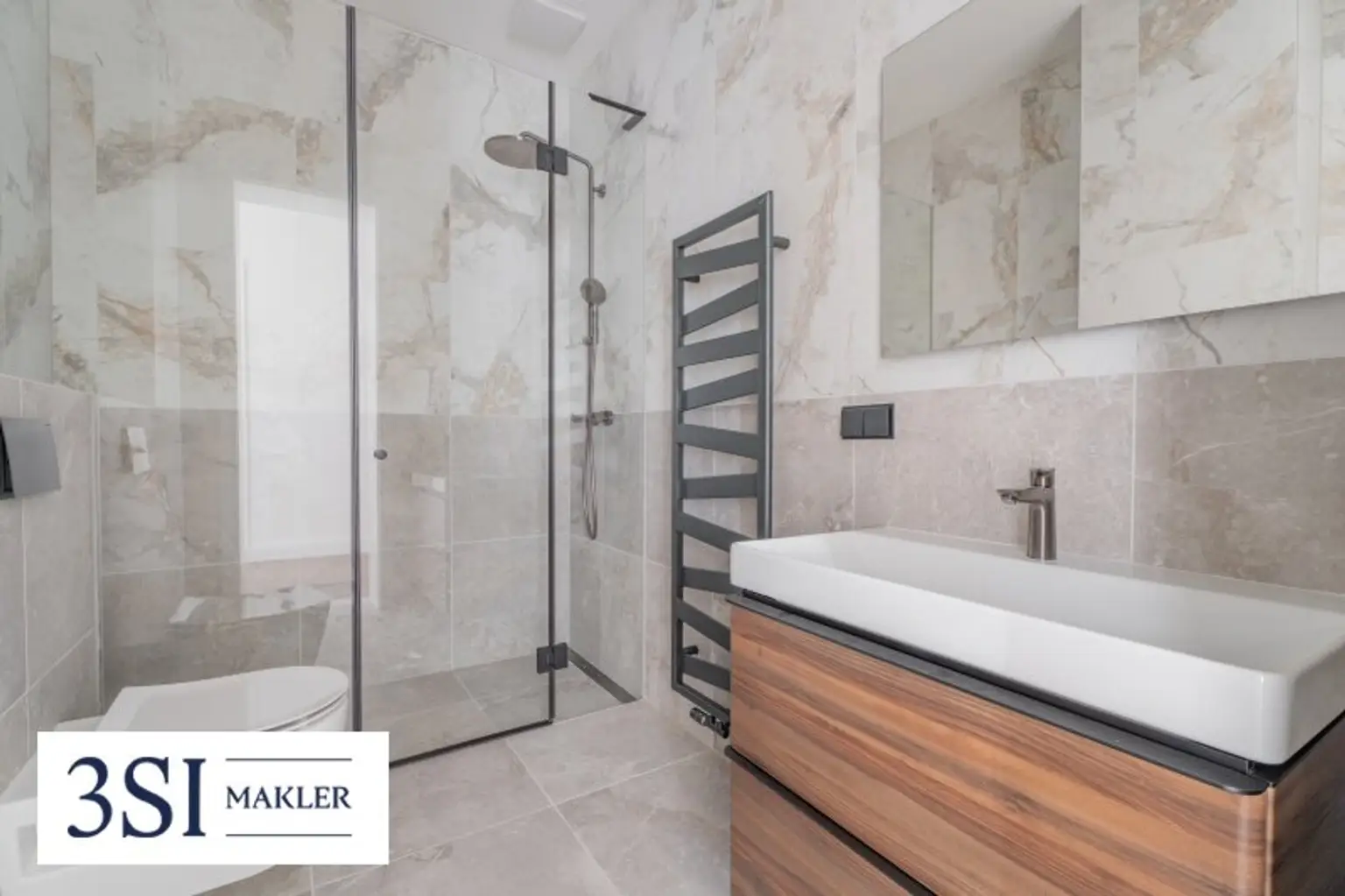 Attraktive 3-Zimmer-Stilaltbauwohnung mit Terrasse, Loggia und exklusivem Hofanteil