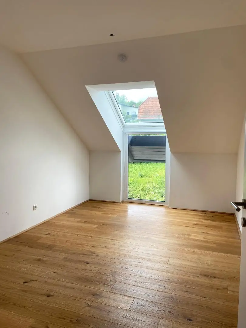 Moderne Dachgeschosswohnung inkl. Einbauküche und Loggia - Top A08