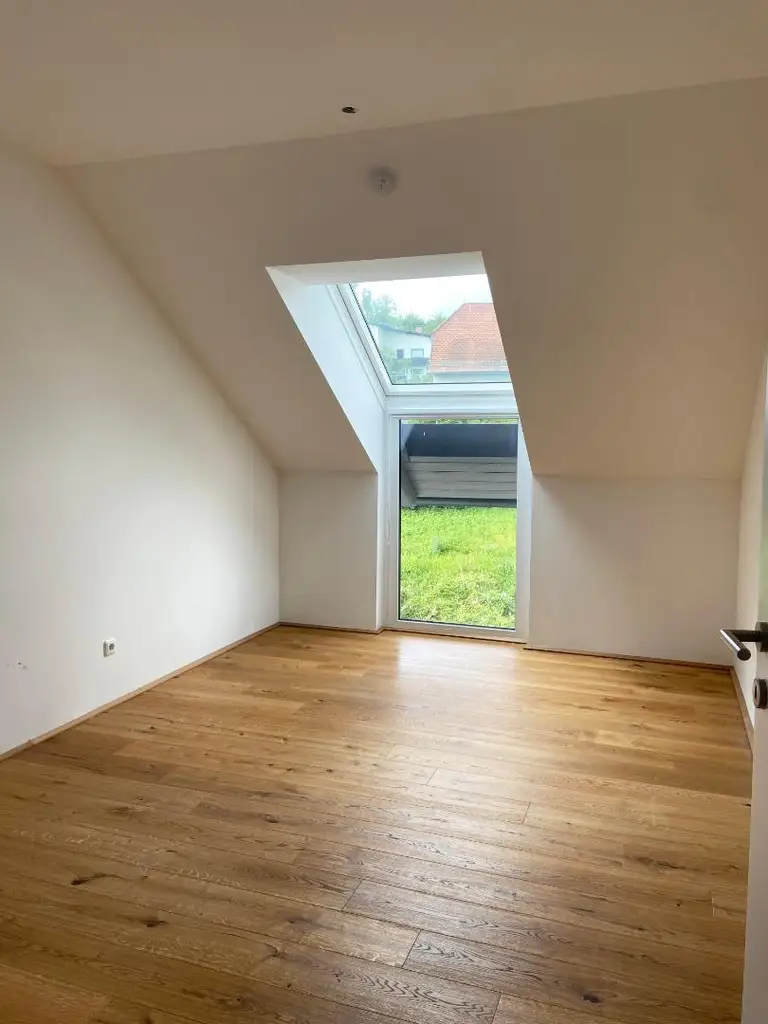 Moderne Dachgeschosswohnung inkl. Einbauküche und Loggia - Top A08