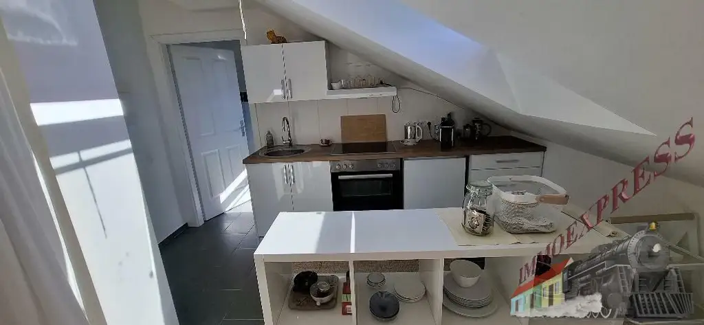 Wunderschöne Dachwohnung mit Klimaanlage in der Märzstraße Nähe S-Bahn - Einzug 1.12.25 unbefristeter Mietvertrag! Kein Lift im Haus!!!