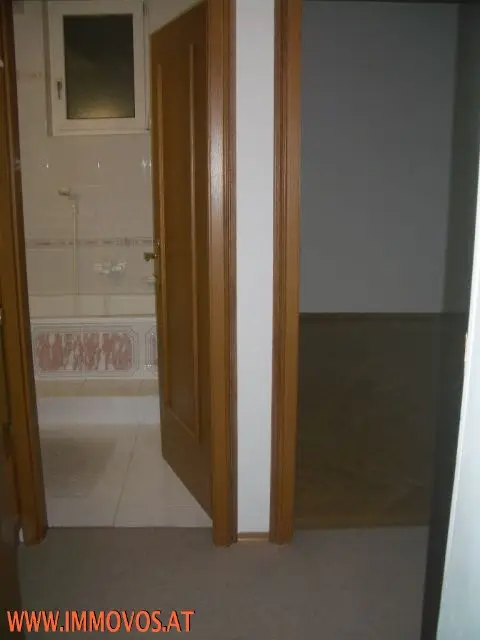 WOLLZEILE: WOHNEN IN STADTPARKNÄHE; ENTZÜCKENDE GARCONNIERE; BLICKRICHTUNGGRÜNER INNENHOF