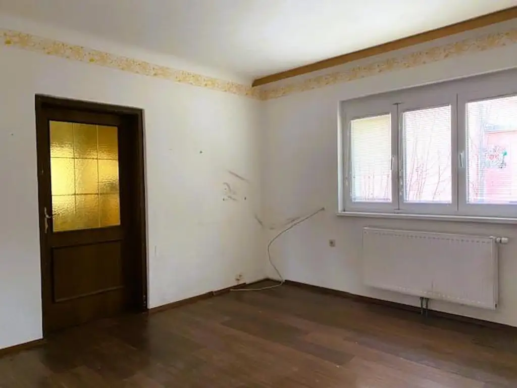 Einfamilienhaus am Stadtrand von Gloggnitz! Garten und romantisches Nebengebäude!