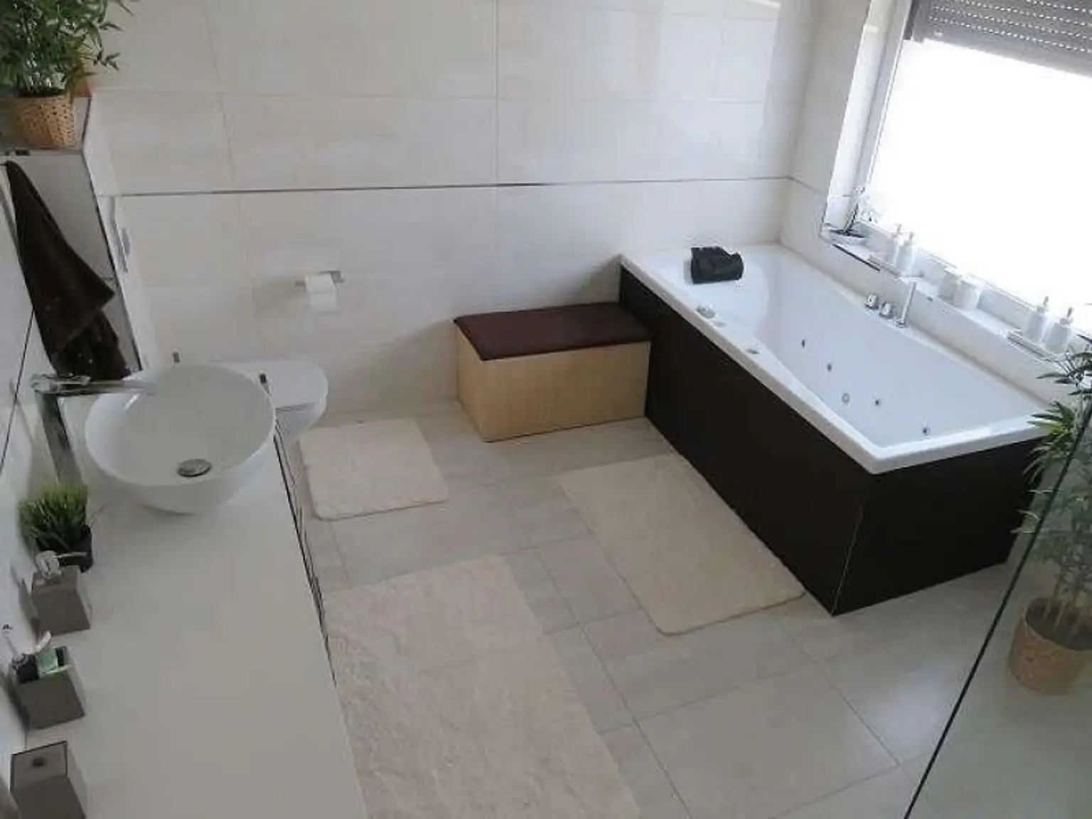 Traumhaft LUXURIÖS AUSGESSTATTETES SMART EFH in Leopoldsdorf: Wfl. 196m², 6 Zimmer, Balkon & Terrasse! + PHOTOVOLTAIK ANLAGE mit STROMSPEICHER + beheizter POOL  + GARAGE + GRILLPLATZ +