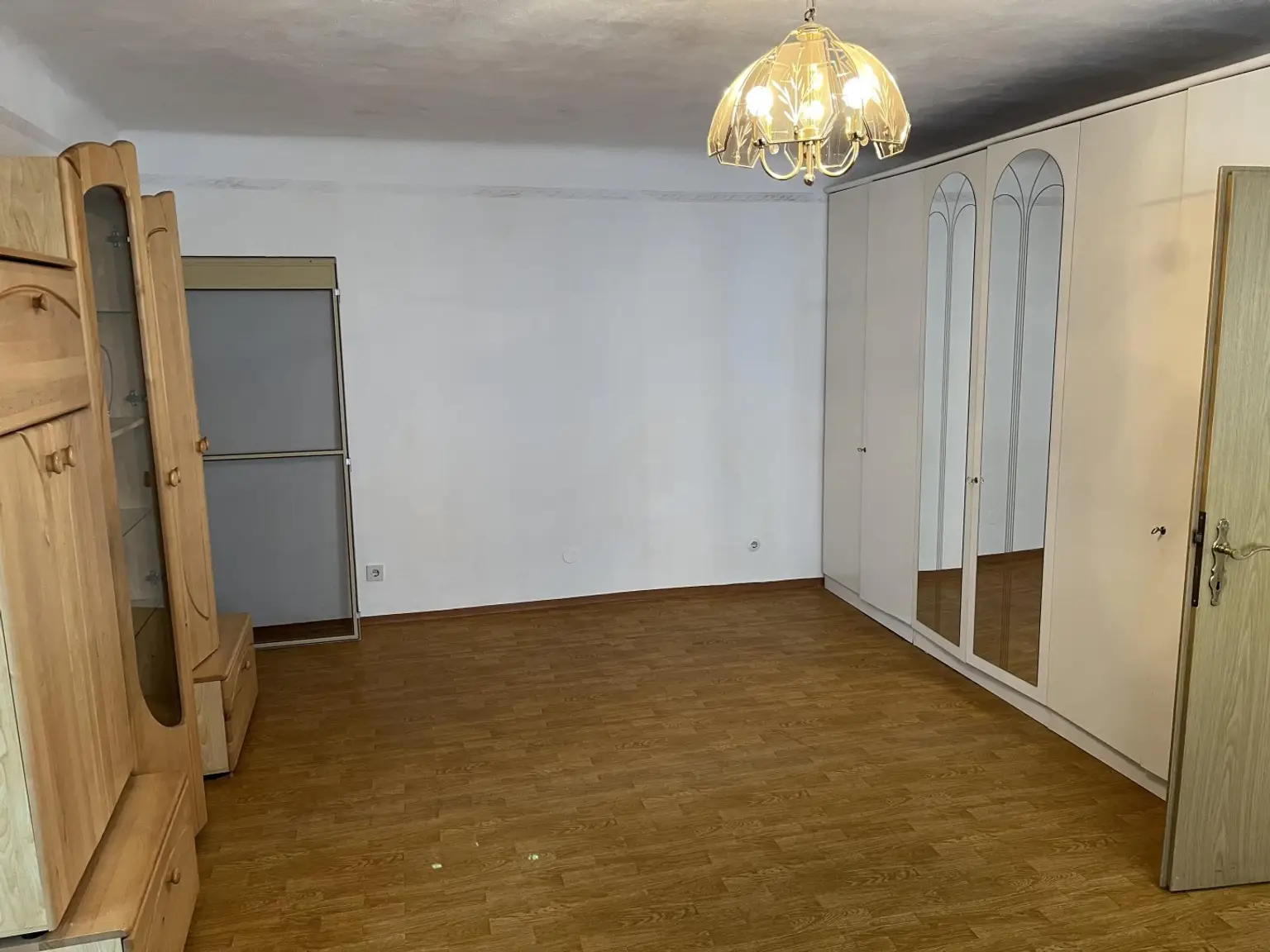 Zimmer 2 hofseitig ca. 24 m²