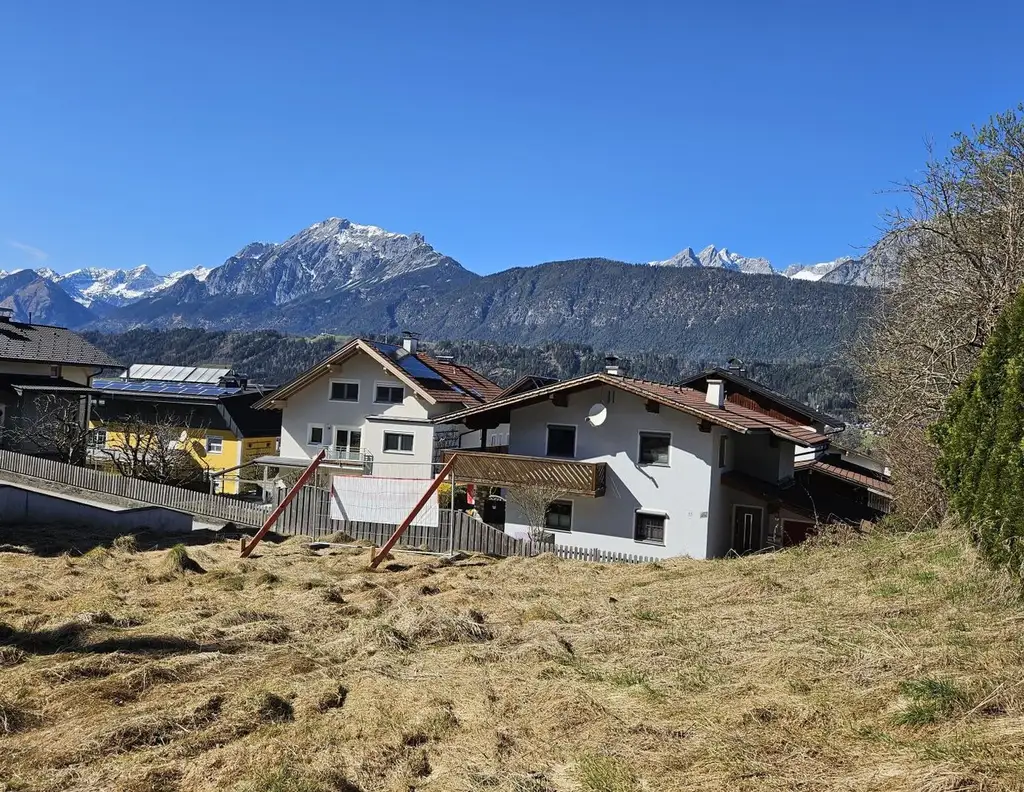 Baugrundstück am Waldrand von Weer