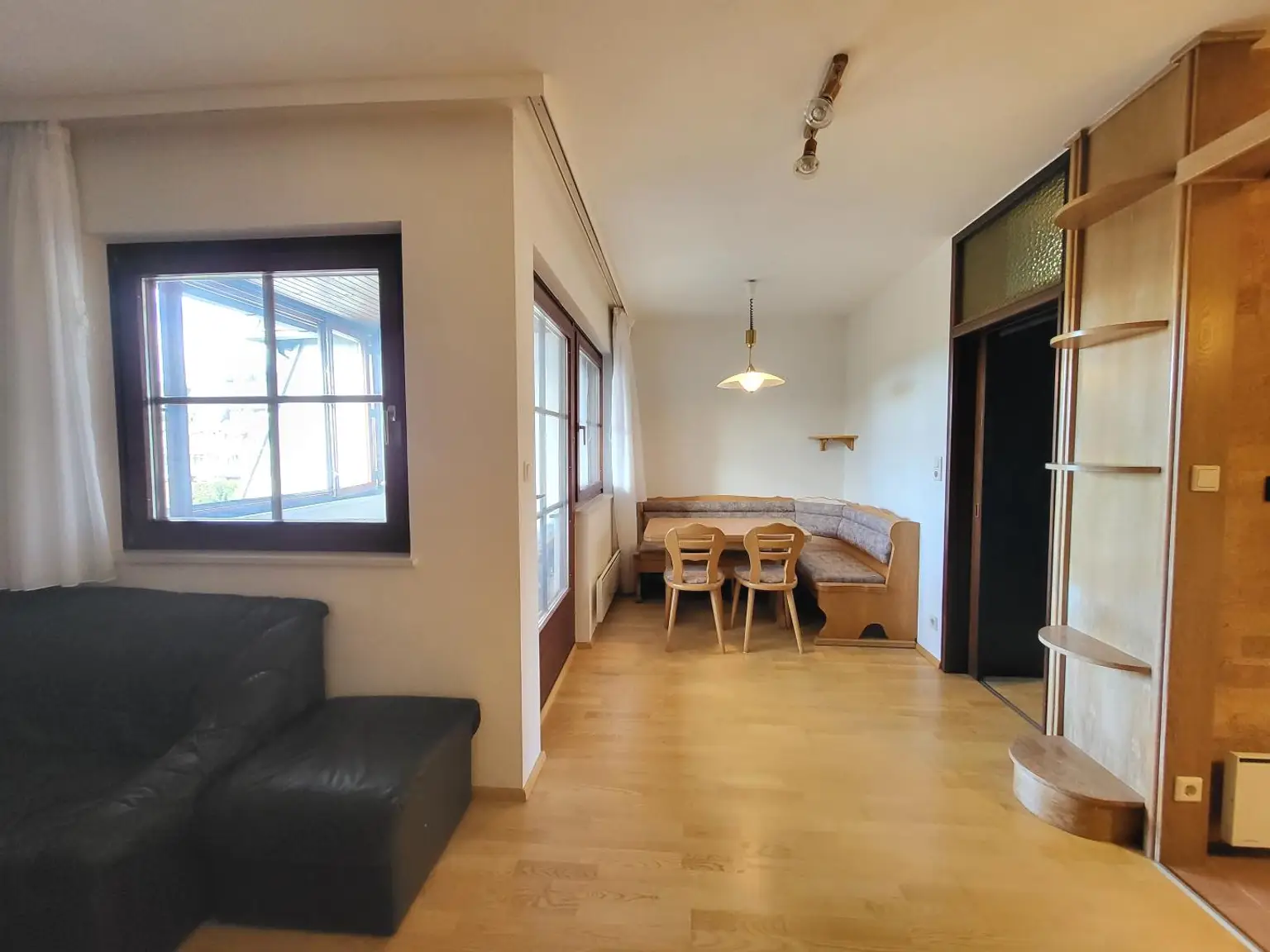 GEMÜTLICHE 3-ZIMMER-WOHNUNG MIT LOGGIA UND WUNDERSCHÖNEM AUSBLICK