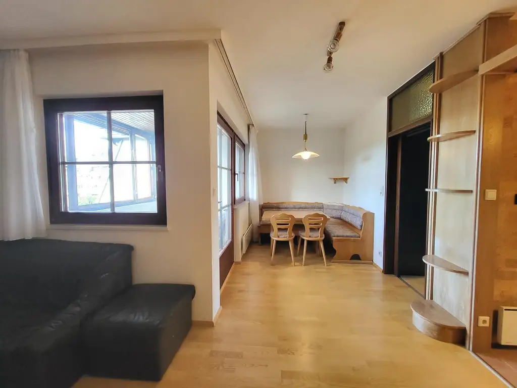 GEMÜTLICHE 3-ZIMMER-WOHNUNG MIT LOGGIA UND WUNDERSCHÖNEM AUSBLICK