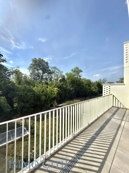 STAMMERSDORFER RUHELAGE: MODERNE 2-ZIMMER-WOHNUNG MIT NEUER KÜCHE, LOGGIA & TERRASSE ZU MIETEN!