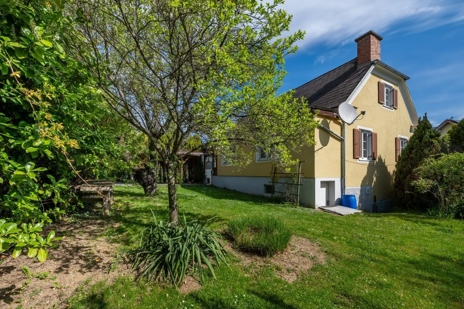 Hausansicht vom Garten