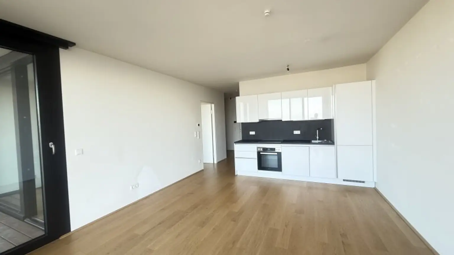 UNBEFRISTETE 2-Zimmer Neubauwohnung mit Freifläche + Extras im Haus