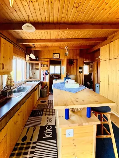 PRIVATSPHÄRE und FLIESSWASSER - FLACHDACHHÜTTE IN DER RUSTER BUCHT AUF PACHTGRUND ZU KAUFEN