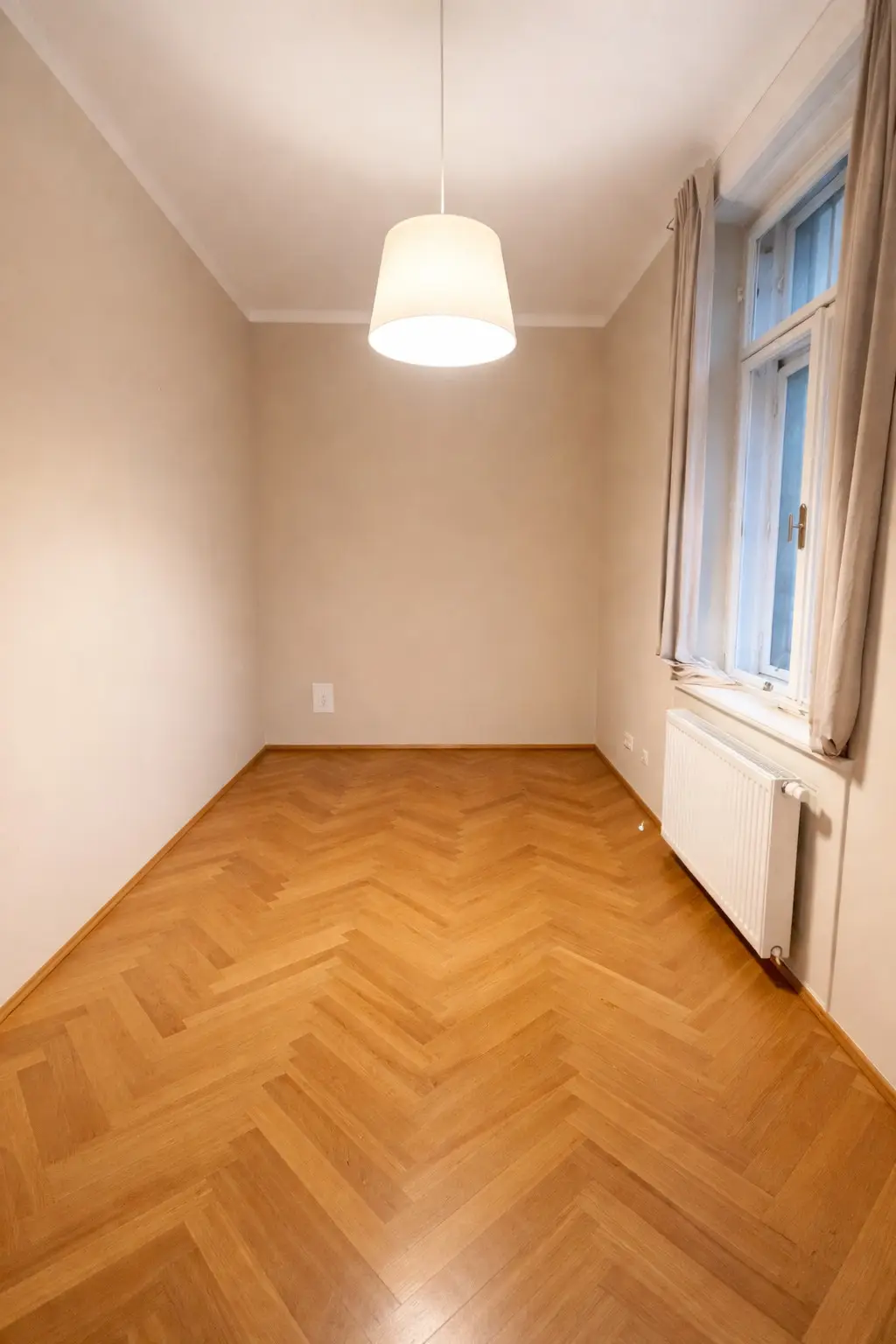 Gepflegte und ruhige Hochparterre Wohnung Nähe Alois Drasche Park