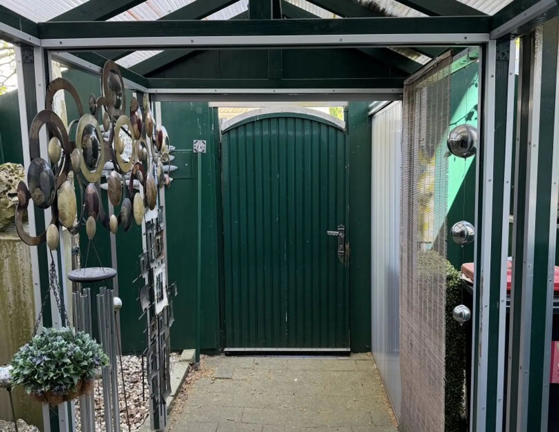 Große 4-Zimmer Etagenwohnung mit Eigengarten, Zusatzkeller und 1-3 Tg-Plätzen
