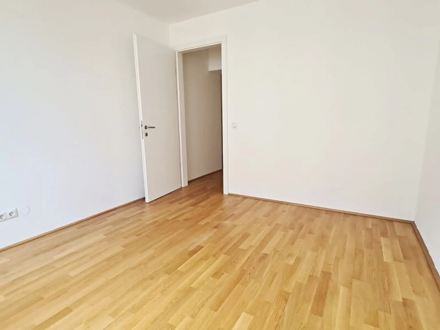 U1-NÄHE, gepflegte 68 m2 Neubau inkl. 4 m2 Loggia, 2 Zimmer, Wannenbad, Parketten, 2. Liftstock, Humboldtgasse