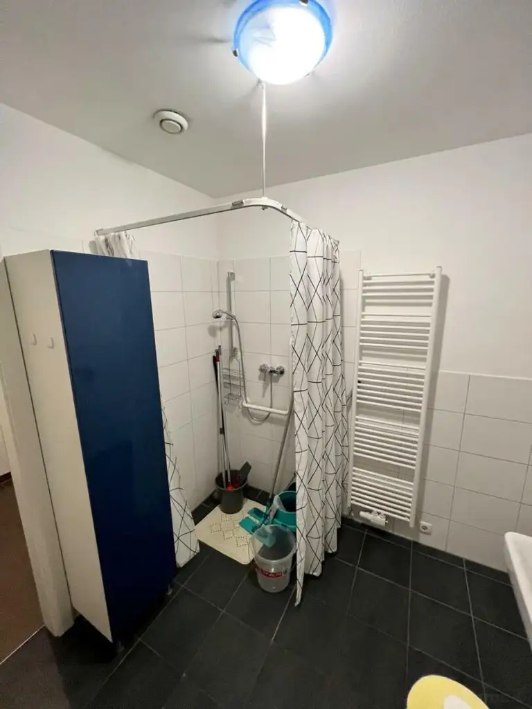 ab 1.1.2026 - 2 Zimmer Wohnung mit befestigter Terrasse und Grünbereich im Innenhof, ideal für Haustiere!