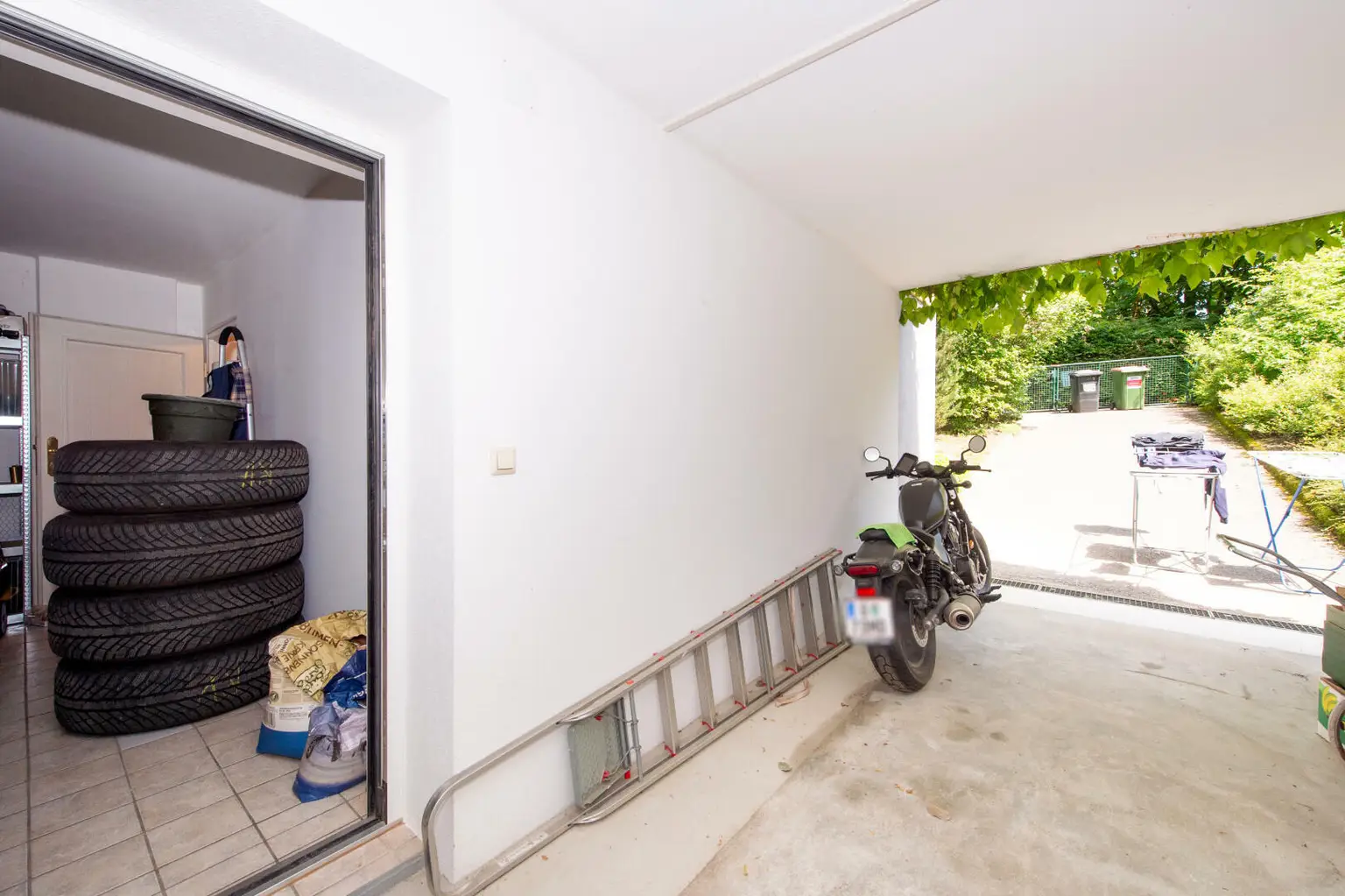 Exklusive Villa in bester Lage von Graz - privat, naturnah, perfekte Balance aus Komfort und Lebensqualität.