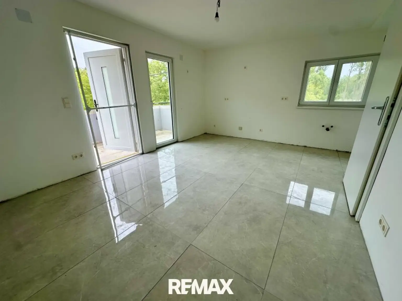 Zimmer mit Zugang zur Loggia
