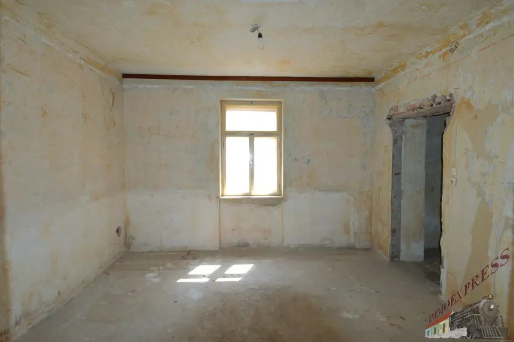 Entkerntes Einfamilienhaus mit großem Innenhof und hochwertig saniertem Stadl - zentrale Ruhelage