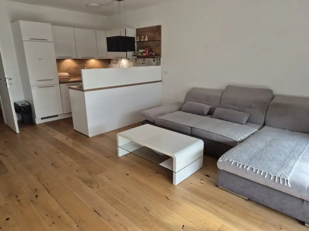 3 Zimmer Mietwohnung mit Loggia und Garage auf Wunsch