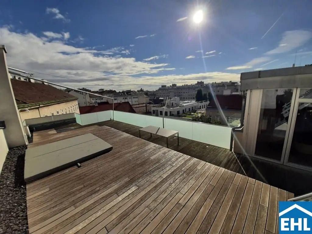 Designer Dachgeschoß-Wohnung mit großzügiger Terrasse auf einer Ebene