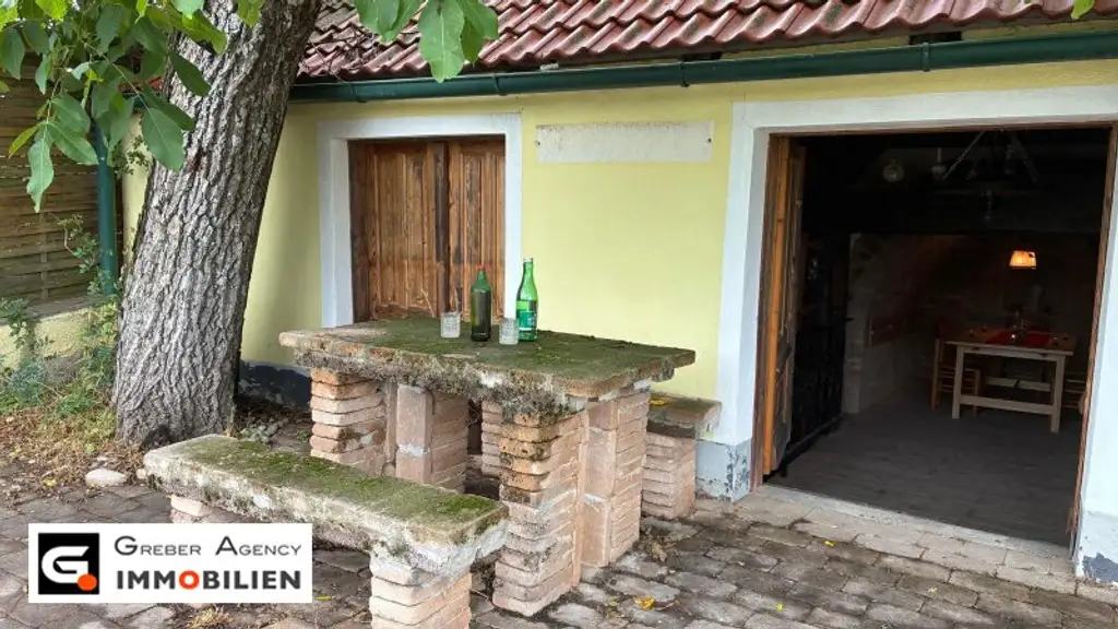 Urige Gemütlichkeit im eigenen Presshaus mit Fernblick