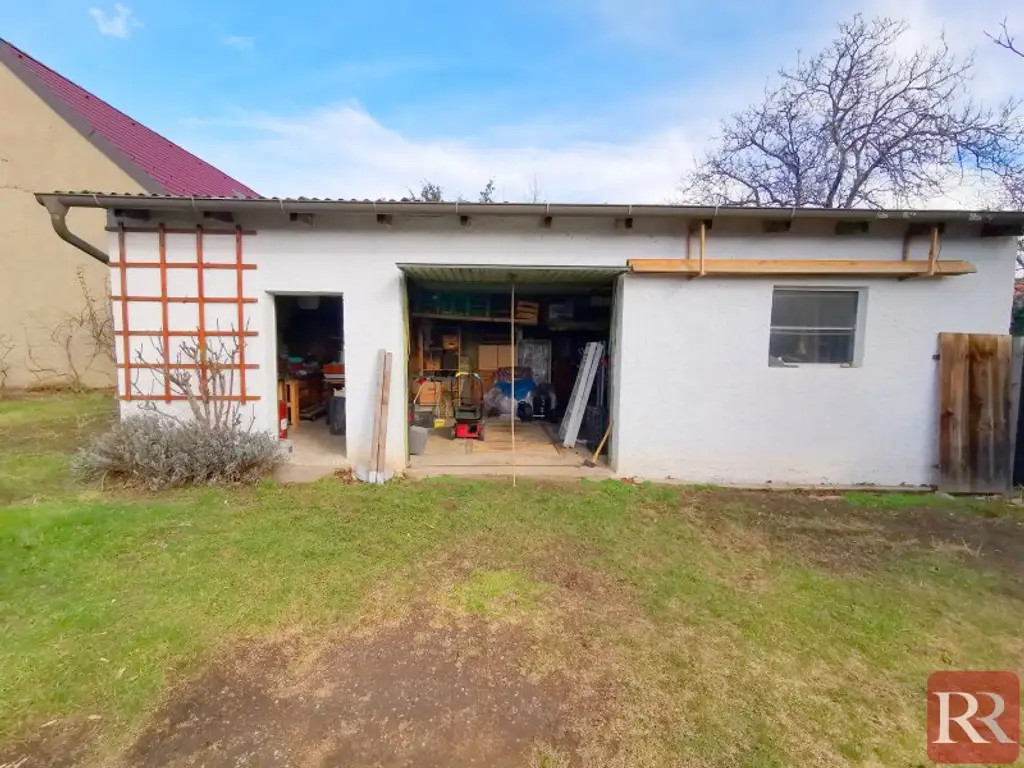 Sonniges Baugrundstück mit 50m² Halle