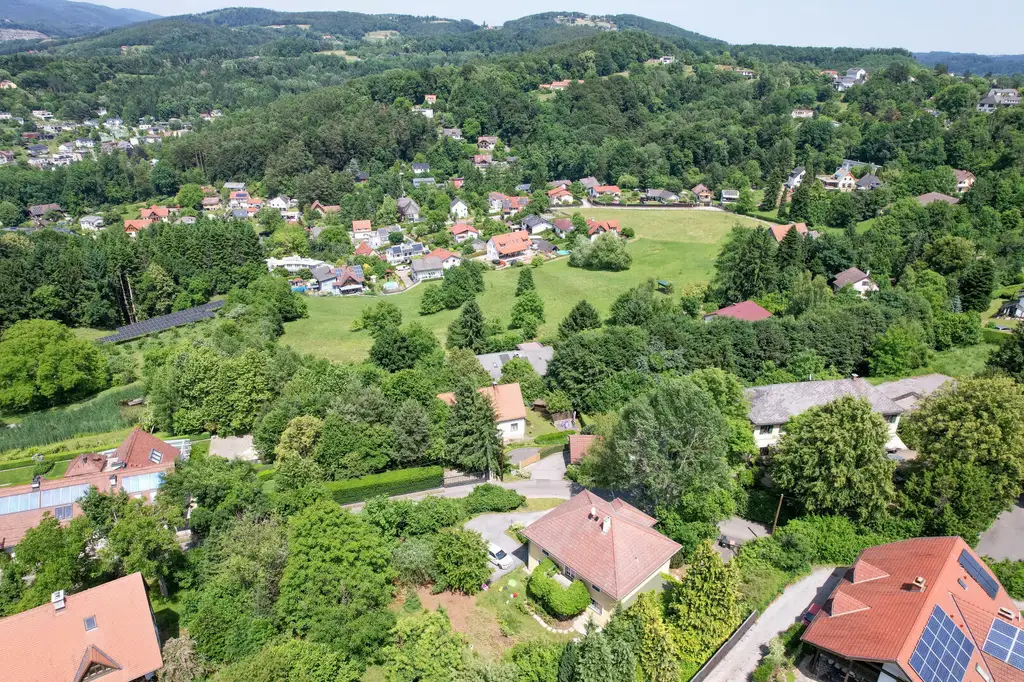 Exklusive Villa in bester Lage von Graz - privat, naturnah, perfekte Balance aus Komfort und Lebensqualität.