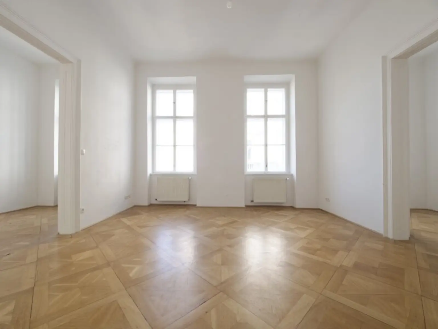 Entzückende 4-Zimmer-Altbauwohnung in klassischem Gründerzeithaus in U-Bahn-Nähe