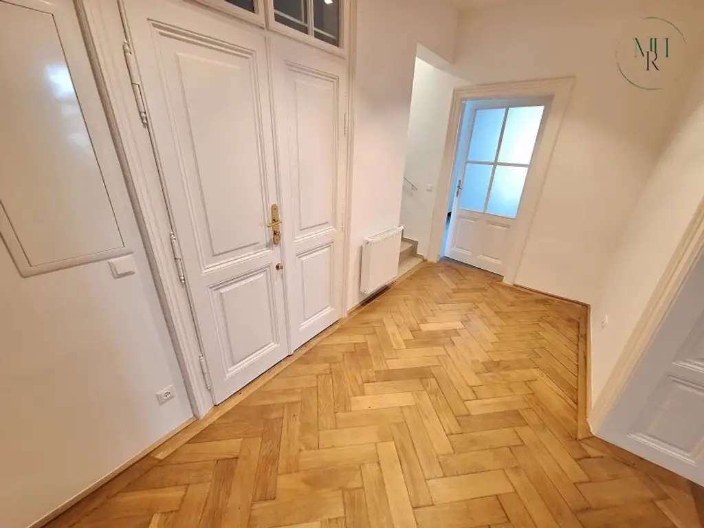 Exklusiv Wohnen in Toplage Währings - hochwertig sanierte Penthousemaisonette mit Grünblick und Garten