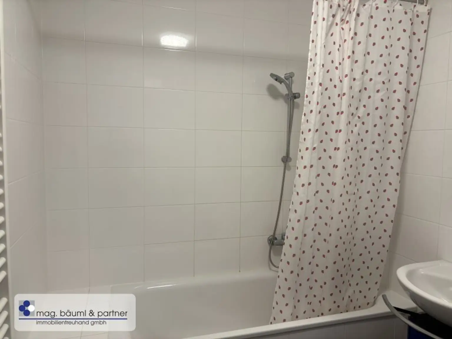 Elegante, neue 4 Zimmerwohnung mit grossartigem Balkon und Grünblick