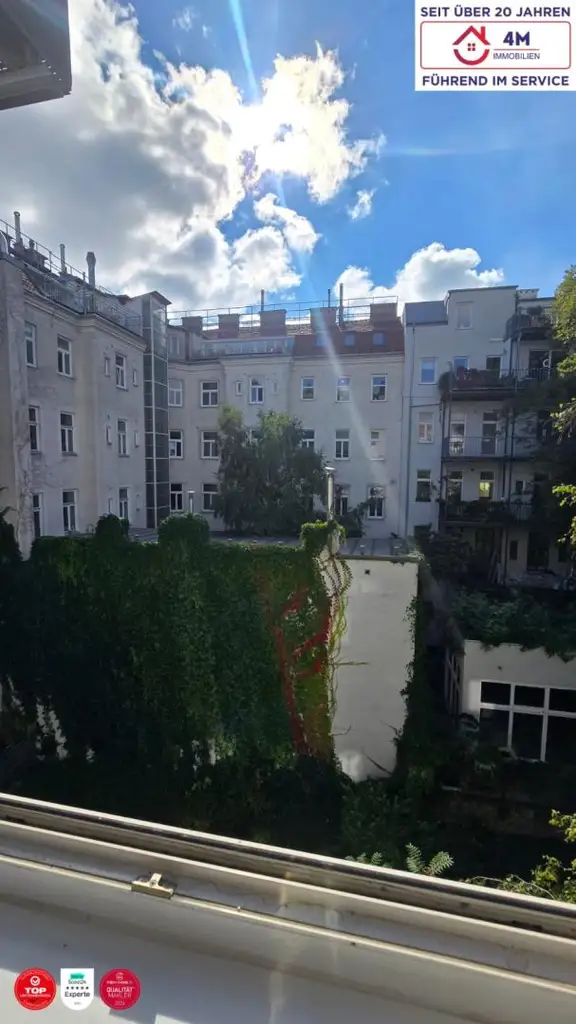 Drei Zimmer Stilaltbau-Rarität in begehrter Lage – sonnig, ruhig und elegant