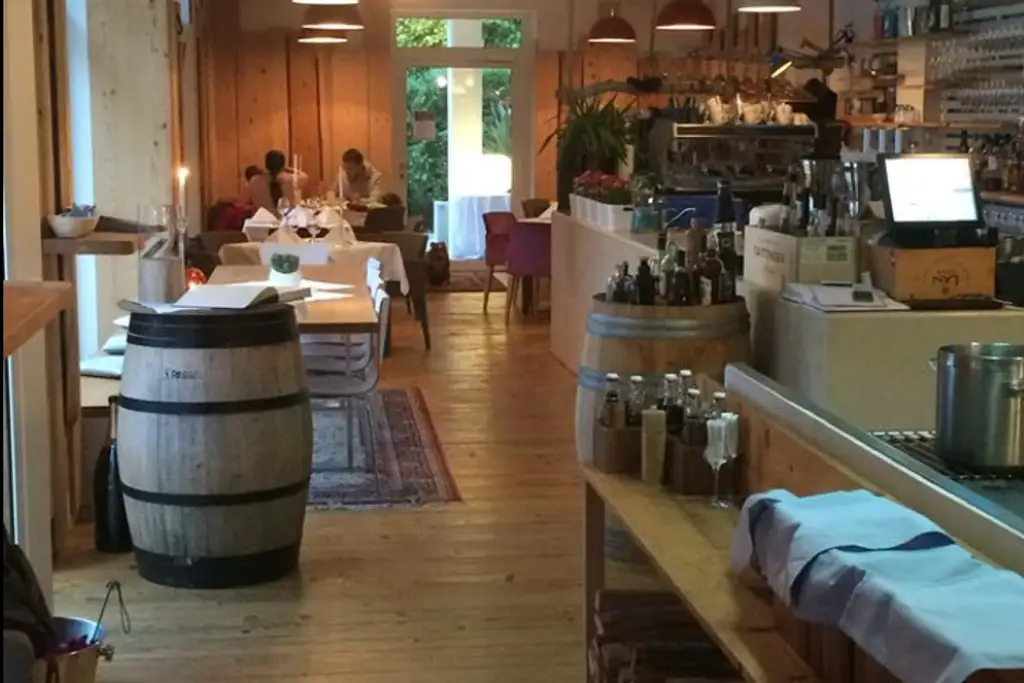 ABLÖSEFREI- BEKANNNTE HOCHZEITSLOKATION / RESTAURANT MITGROSSER TERRASSE- VOLL EINGERICHTET ÜBER DEN DÄCHERN WIENS-GASTROTEL IMMOBILIEN