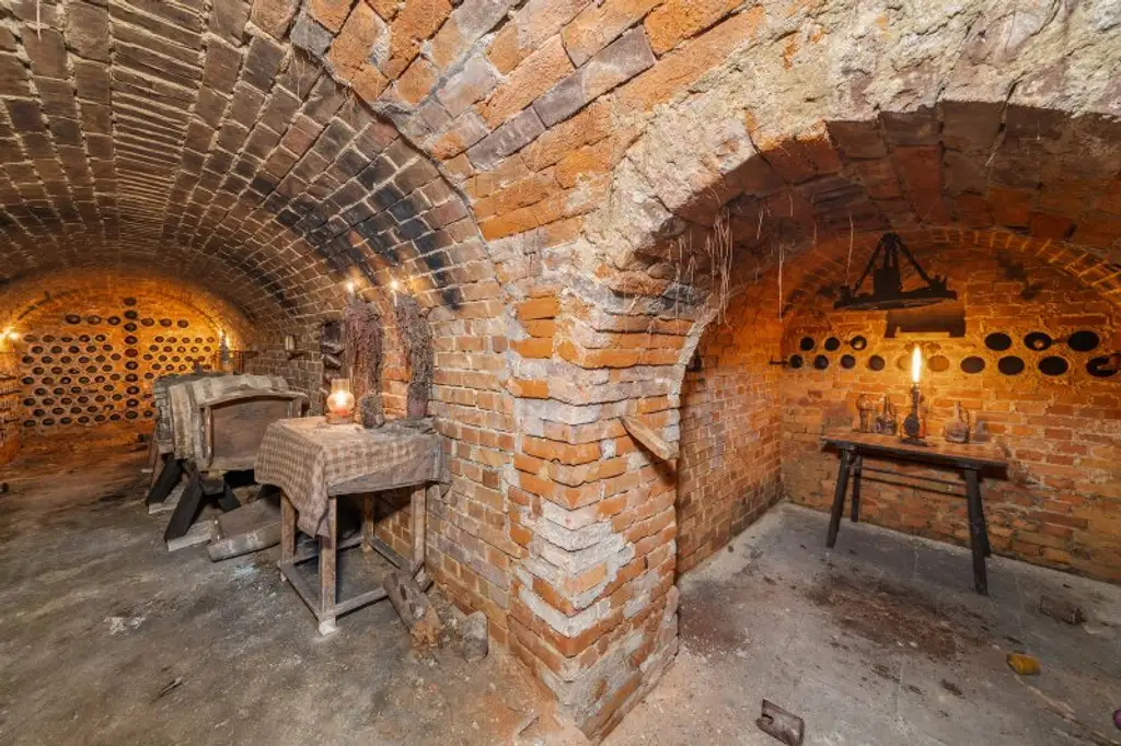 Großzügiges Anwesen mit WEITBLICK, historischer Weinpresse, Erdkellern und vielfältigen Nutzungsperspektiven