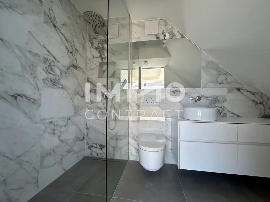 LUXURIÖSE 4-ZIMMER-WOHNUNG MIT
DACHTERRASSE - beim Naschmarkt