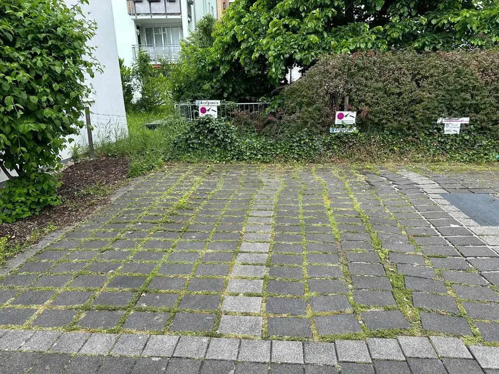 2 Außenstellplätze