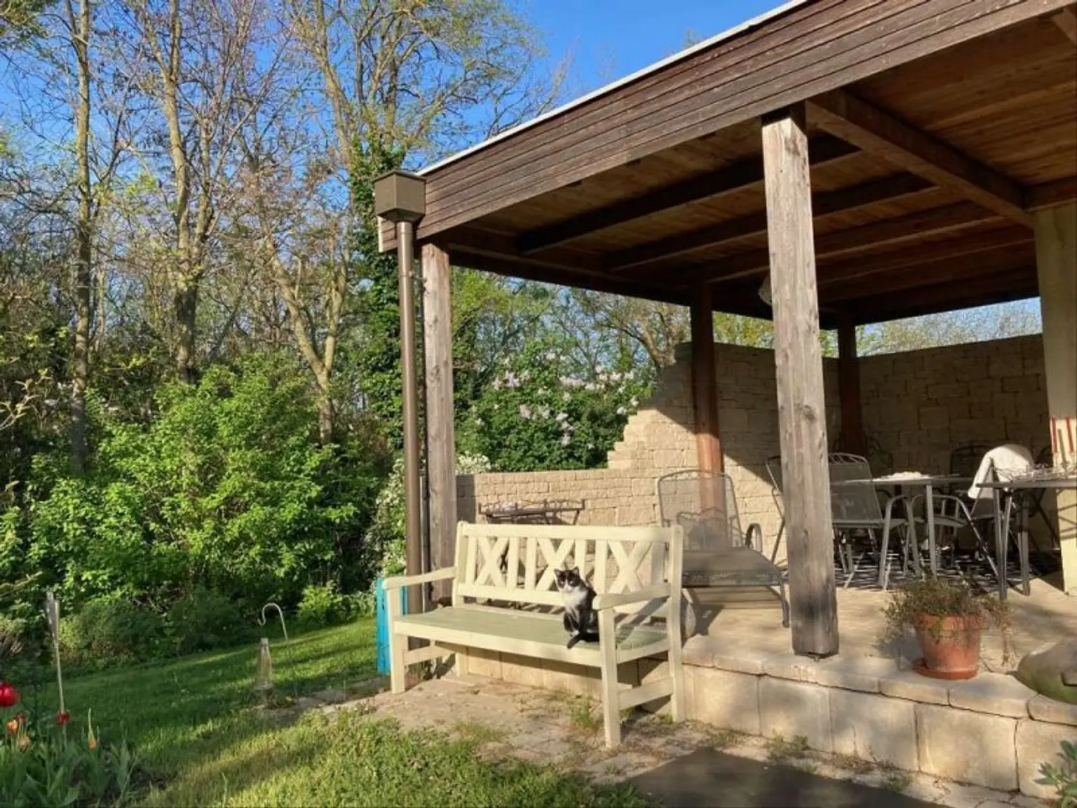 HARMONISCHE PRACHTLIEGENSCHAFT MIT SCHWIMMTEICH