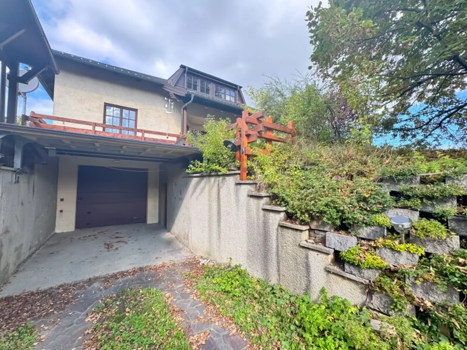 🏡 Großzügiges Einfamilienhaus mit Werkstattkeller, Garage & Terrasse in Stockerau mit Ausbaupotenzial!