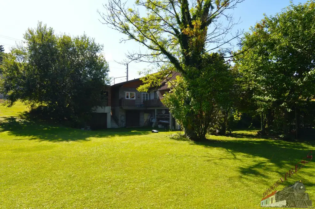 Ein-/ Zweifamilienhaus mit viel Potential - 3 Garagen - 1.368 m² - getrennte Eingänge