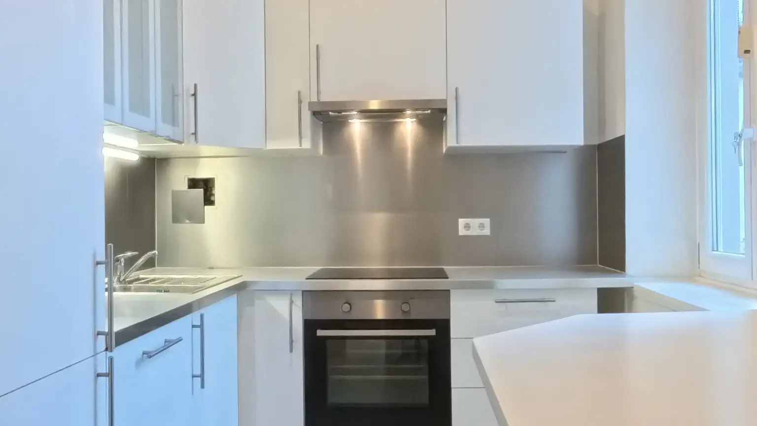 Altbau mit Charakter | 3 Zimmer, Fischgrätparkett und Grünblick am Apollopark