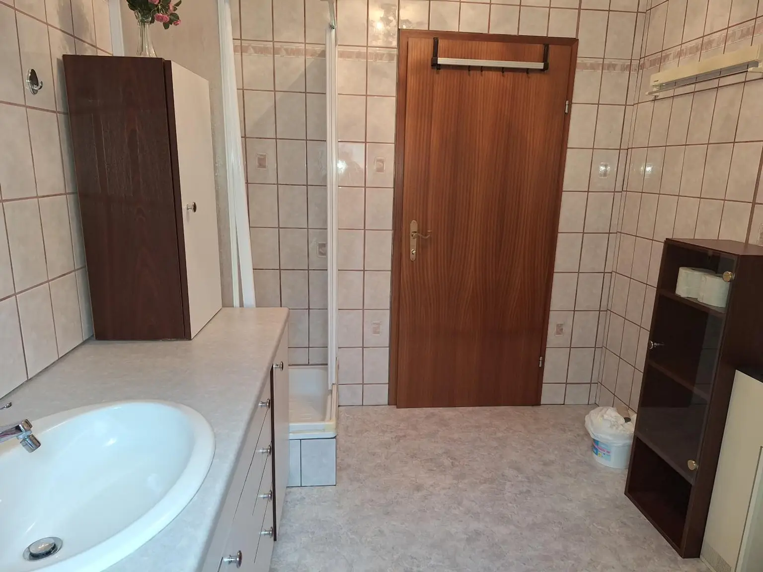 Absolut ruhig gelegen Villa mit überdachtem Pool, direkt am Waldrand auf 2.003 m² Grundstück.