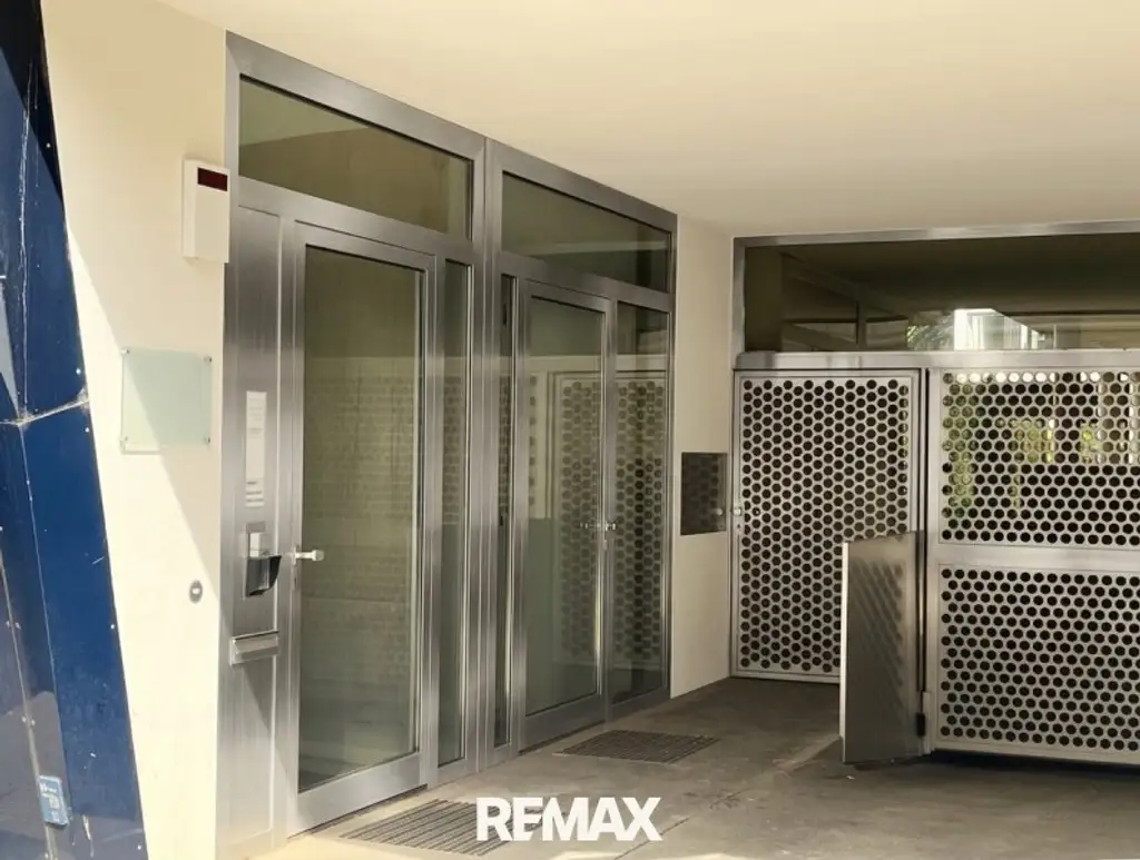 Modernes Praxishaus/ Bürohaus in Hietzing mit Garage & 4 Stellplätzen